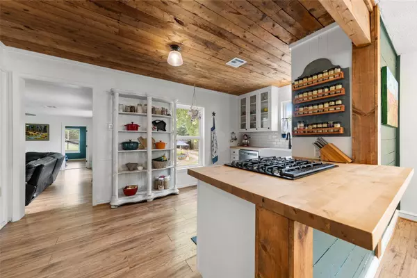 756 Randy DR, Woodway, TX 76712