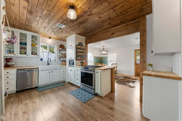 756 Randy DR, Woodway, TX 76712