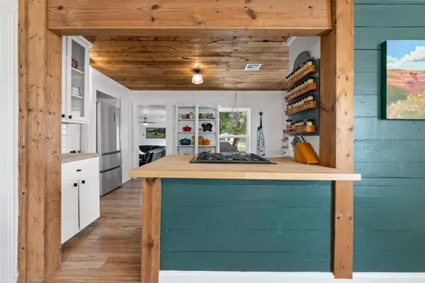 756 Randy DR, Woodway, TX 76712