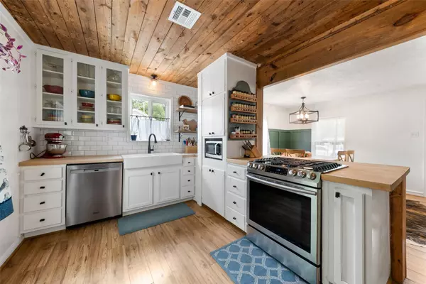 756 Randy DR, Woodway, TX 76712