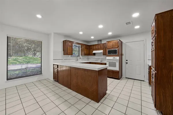 9915 Ramblewood DR, Woodway, TX 76712