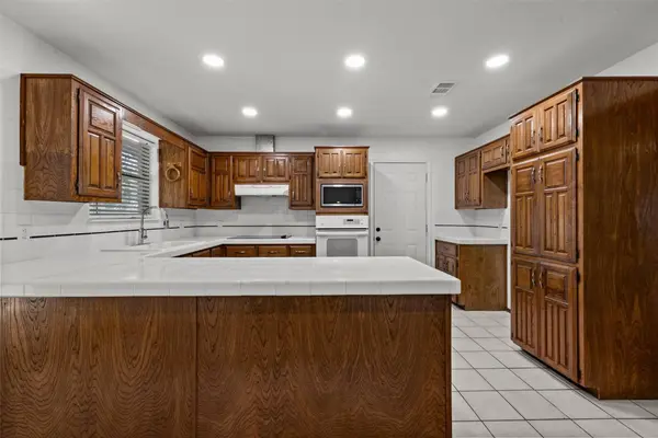 9915 Ramblewood DR, Woodway, TX 76712