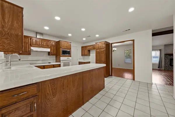 9915 Ramblewood DR, Woodway, TX 76712