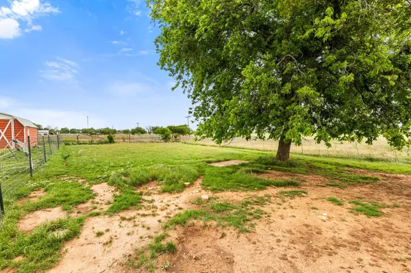 729 Twin Bends RD, Crawford, TX 76638