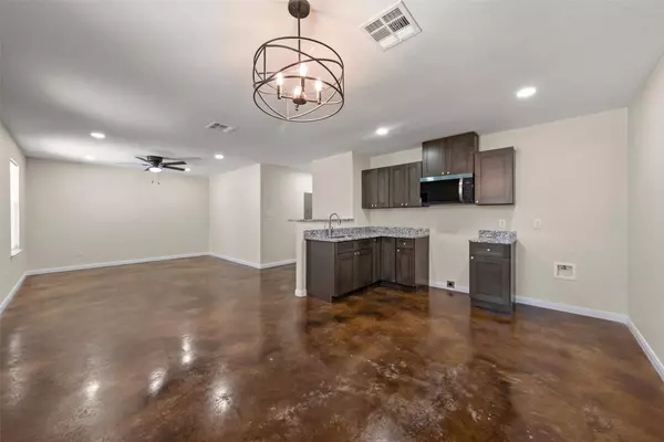 1716 N 12th ST, Waco, TX 76707