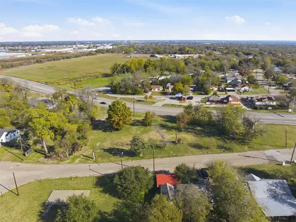 105, 107, 109, 111 Victory DR, Waco, TX 76711