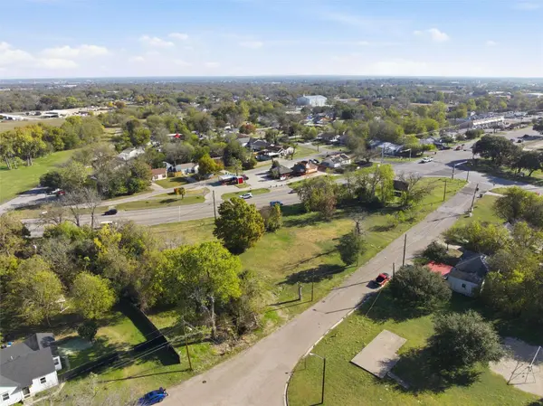 105, 107, 109, 111 Victory DR, Waco, TX 76711