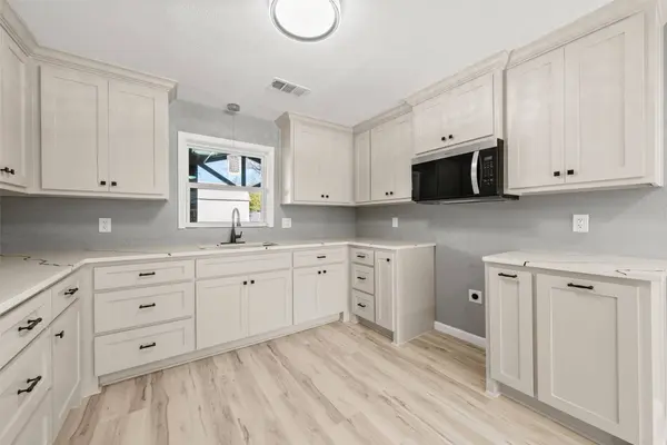 108 E 9th ST, Valley Mills, TX 76689