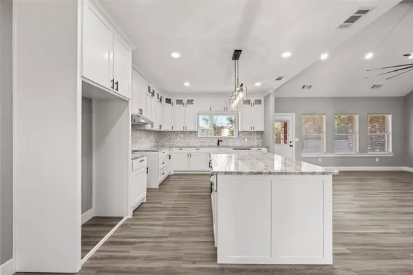 470 Elmwood DR, Woodway, TX 76712