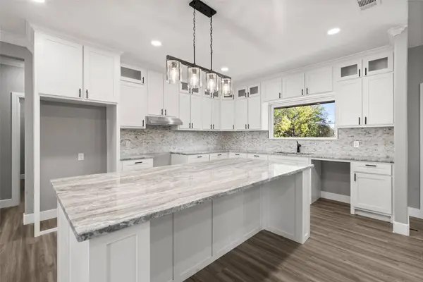 470 Elmwood DR, Woodway, TX 76712