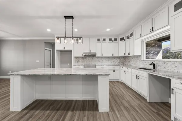 470 Elmwood DR, Woodway, TX 76712