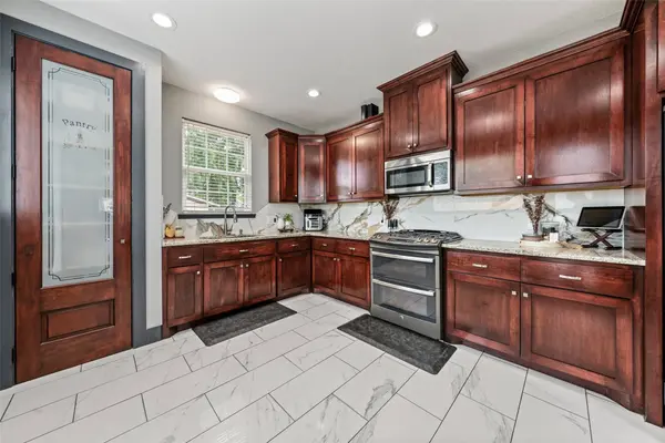 1205 N 17th ST, Waco, TX 76707