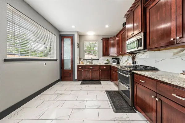 1205 N 17th ST, Waco, TX 76707