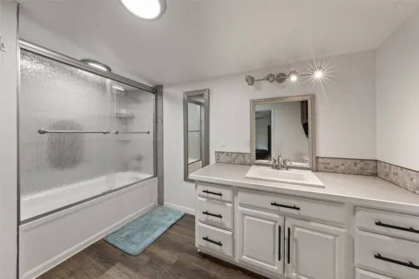 121 Austin ST, Mcgregor, TX 76657