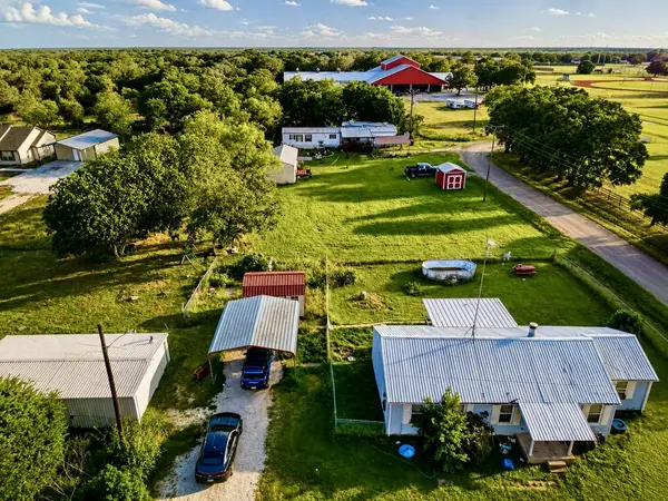 112 Woodlake LN, Axtell, TX 76624
