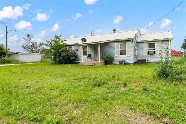 112 Woodlake LN, Axtell, TX 76624