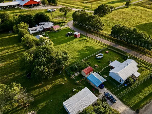 112 Woodlake LN, Axtell, TX 76624