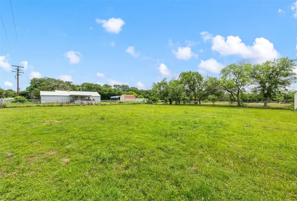 112 Woodlake LN, Axtell, TX 76624