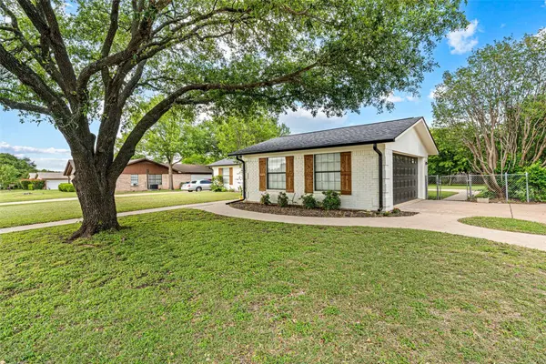 308 Texas AVE, Hewitt, TX 76643