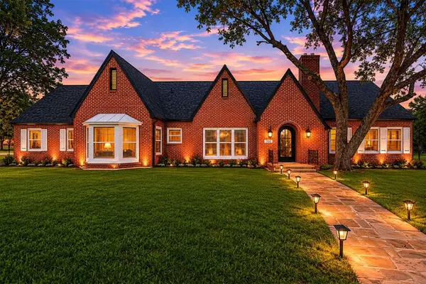 700 Jackson, Mcgregor, TX 76657