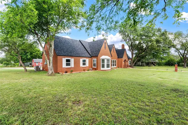 700 Jackson, Mcgregor, TX 76657