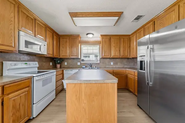 104 W Jade DR, Hewitt, TX 76643