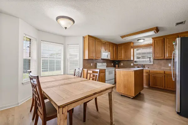 104 W Jade DR, Hewitt, TX 76643