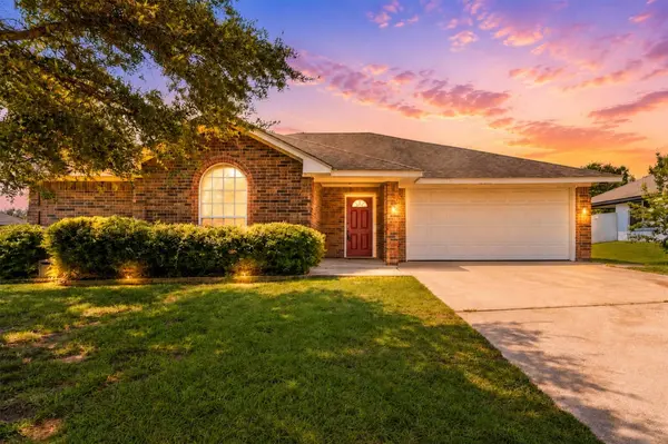 104 W Jade DR, Hewitt, TX 76643