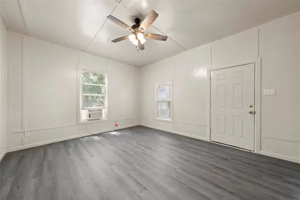404 Eagle DR, Eddy, TX 76524