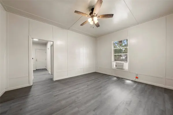 404 Eagle DR, Eddy, TX 76524