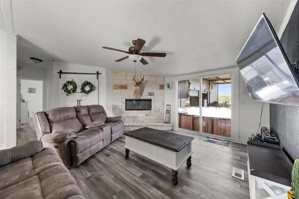 112 County Road 4028a, Chilton, TX 76632