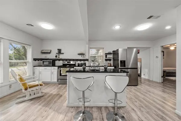 1401 Texas AVE, Mart, TX 76664