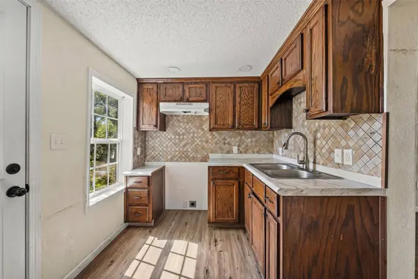 1126 W 7th ST, Mcgregor, TX 76657