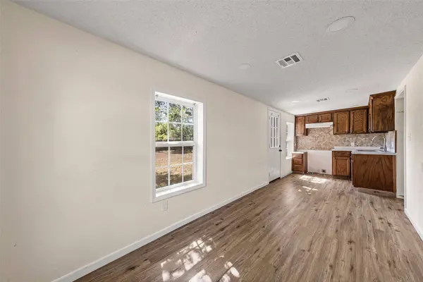1126 W 7th ST, Mcgregor, TX 76657