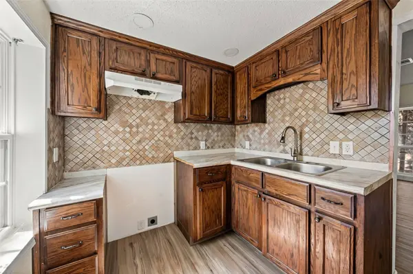 1126 W 7th ST, Mcgregor, TX 76657