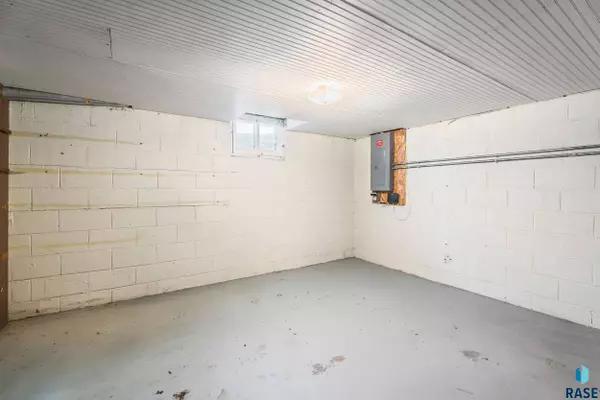 2030 S Dakota Ave, Sioux Falls, SD 57105-2918