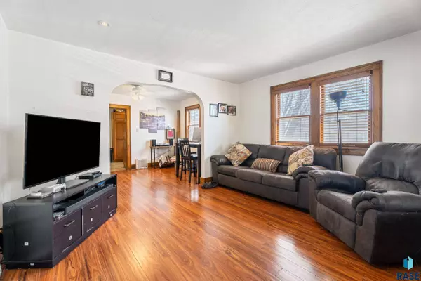 2030 S Dakota Ave, Sioux Falls, SD 57105-2918