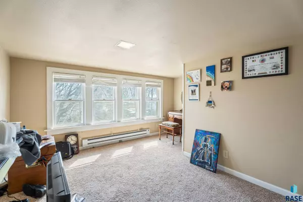 2030 S Dakota Ave, Sioux Falls, SD 57105-2918