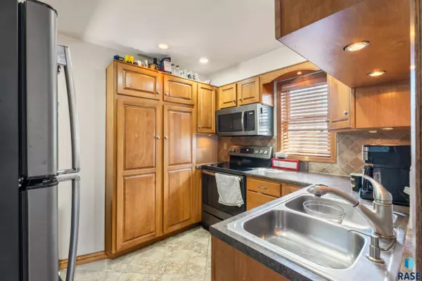 2030 S Dakota Ave, Sioux Falls, SD 57105-2918