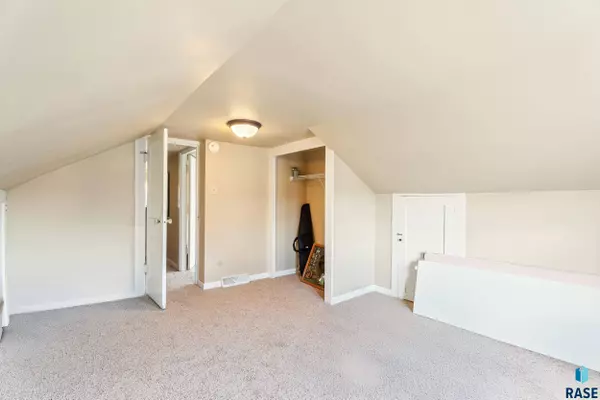 2030 S Dakota Ave, Sioux Falls, SD 57105-2918