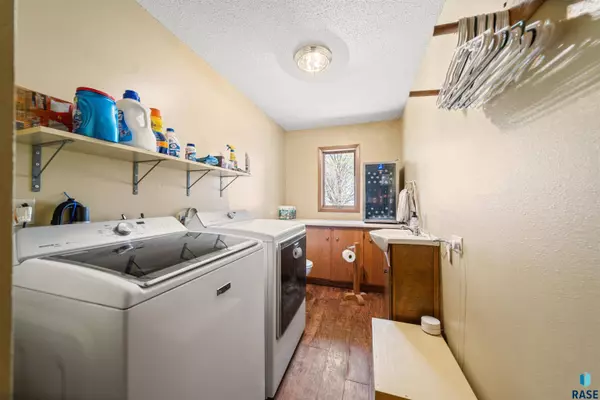 27053 S Tallgrass Ave, Sioux Falls, SD 57108