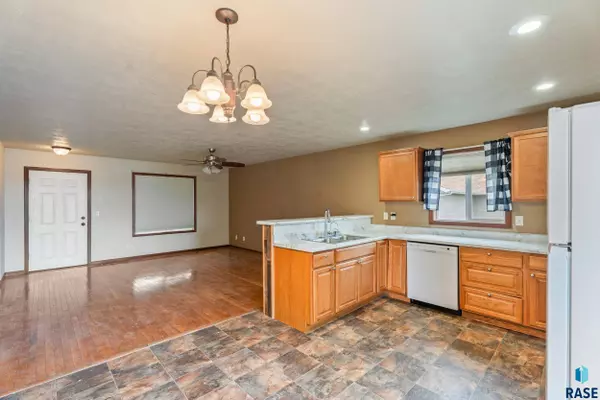 605 N Daisy Ave, Sioux Falls, SD 57107