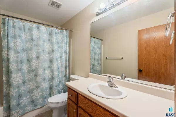 7409 W 51st St, Sioux Falls, SD 57106