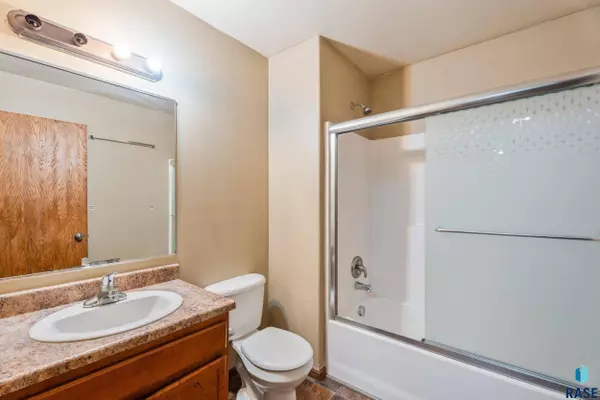 605 N Daisy Ave, Sioux Falls, SD 57107