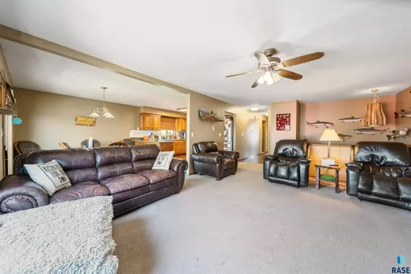 27053 S Tallgrass Ave, Sioux Falls, SD 57108