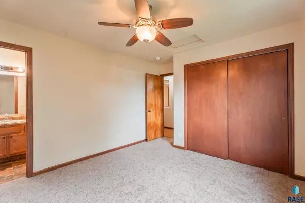 605 N Daisy Ave, Sioux Falls, SD 57107