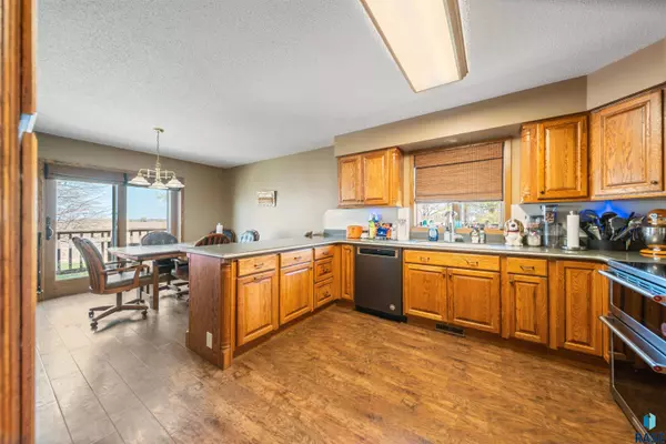 27053 S Tallgrass Ave, Sioux Falls, SD 57108