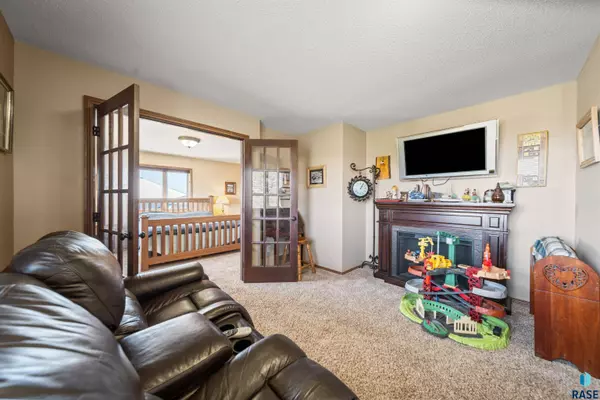 27053 S Tallgrass Ave, Sioux Falls, SD 57108