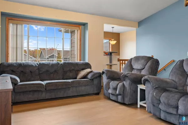 5601 W Oakcrest Dr, Sioux Falls, SD 57107