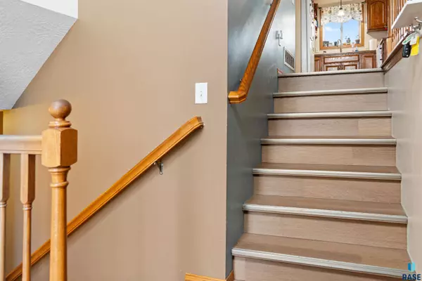 5601 W Oakcrest Dr, Sioux Falls, SD 57107